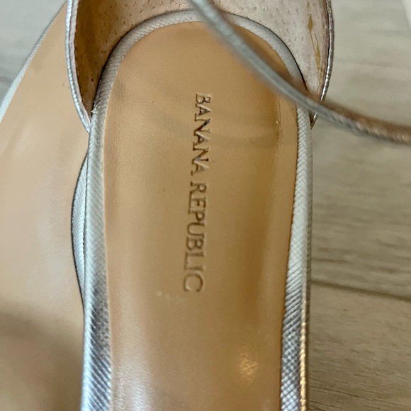 Silver Heels (Banana Republic) - Picture 3 of 6